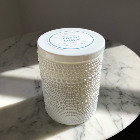 NWT Le Chandelle Candle HARD TO FIND Fresh Linen Scented Candle 16 oz - Picture 3 of 8